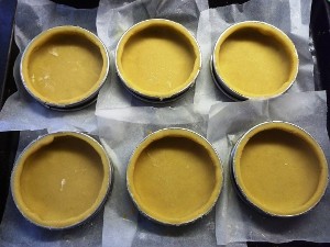 Pastry lined 100mm tart rings